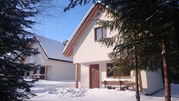 Фото номера Дом с 2 спальнями Шале Chatka Bukowina г. Ветлина 36